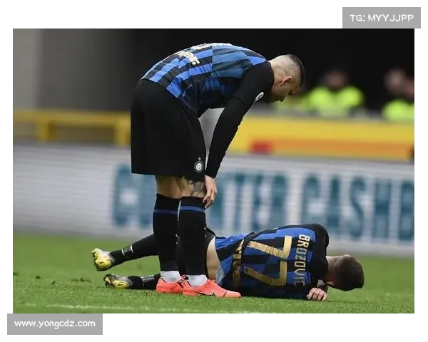 意大利杯国际米兰对阵AC米兰布罗佐维奇中场抢断